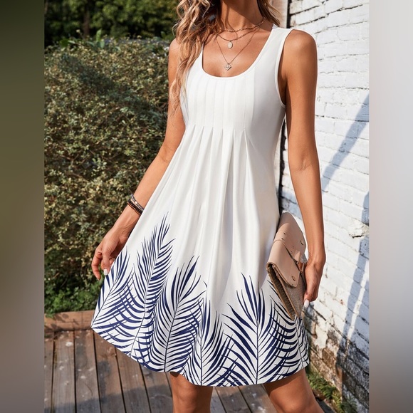 008 NWT Leaf Print Fold Pleated Detail Dress - Picture 1 of 2